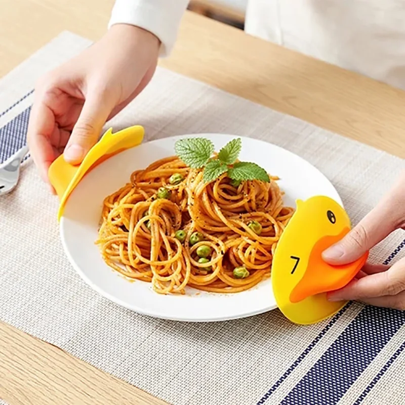 

2PCS Cartoon Silicone Yellow Duck Insulated Gloves Household Thicken Anti-scald Pot Clips Kitchen Baking Microwave Oven Gloves