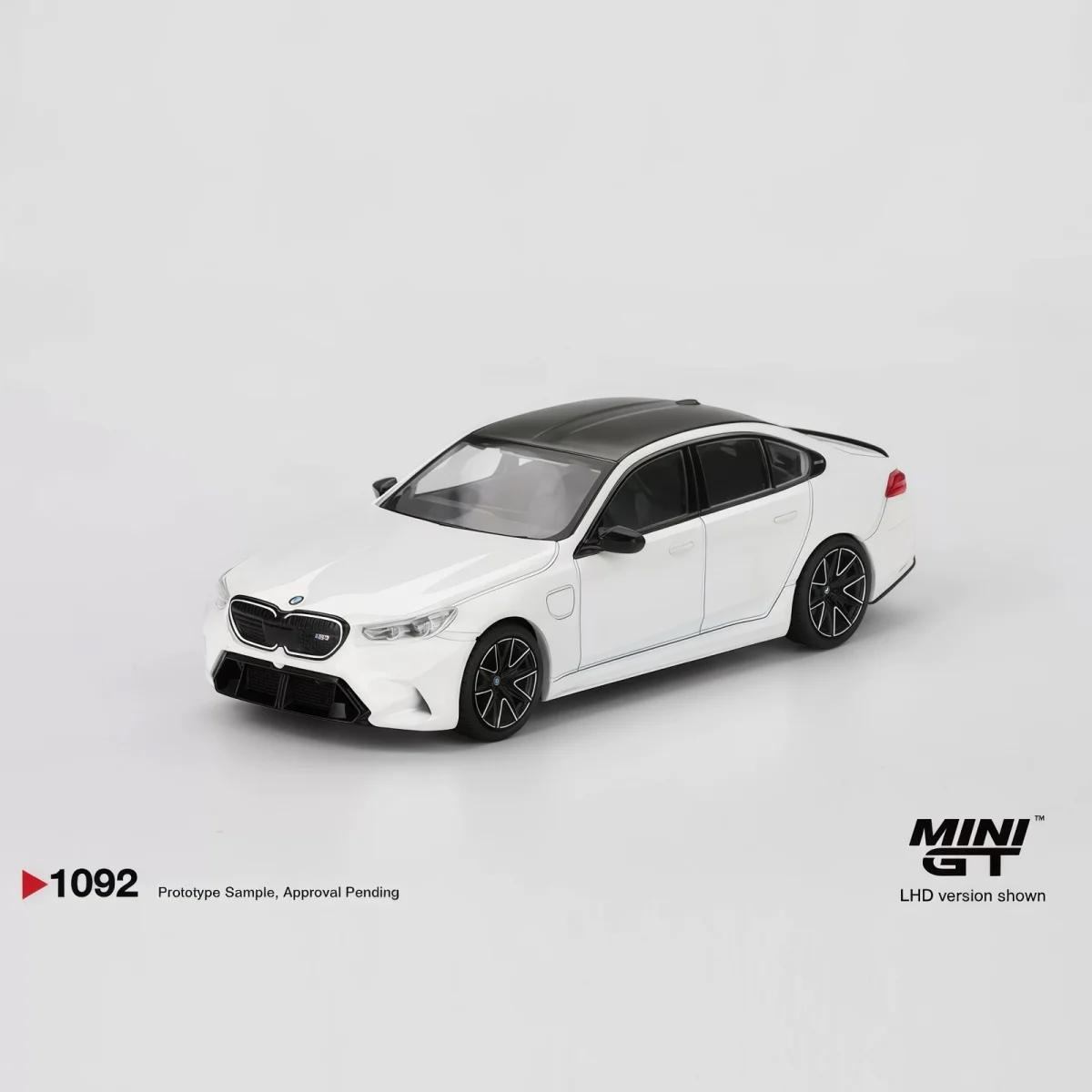 MINI GT 1:64 #1092 BMW M5 Alpine White Alloy Die Cast Car Model