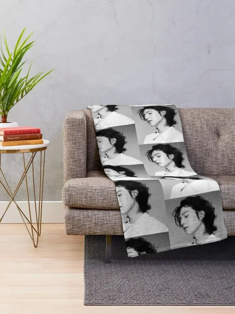 Black and white Yoongi Throw Blanket Designers Retros For Decorative Sofa Blankets