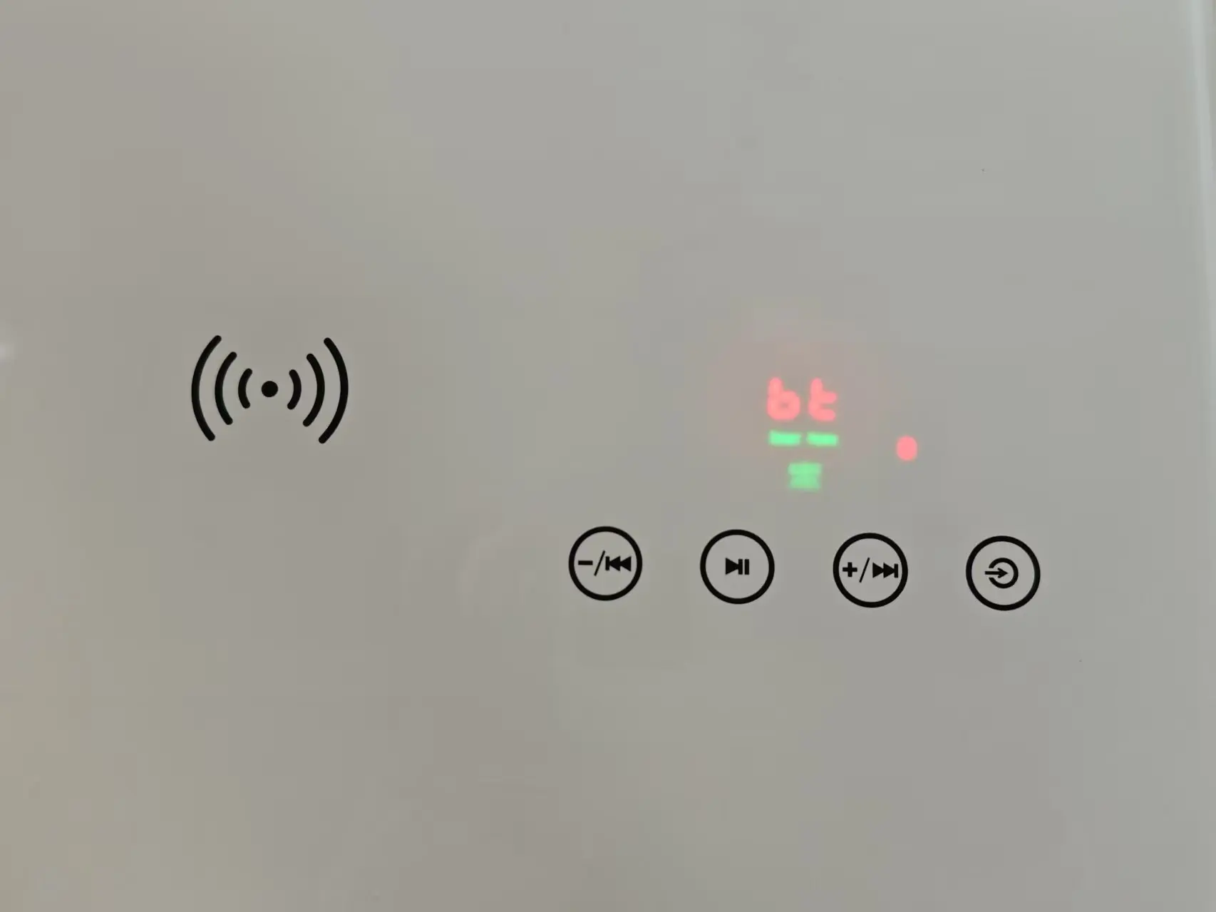 Moderner Design-Lautsprechertisch aus gehärtetem Glas, USB-/Typ-C-Anschlüsse, kabelloses Laden, multifunktionale Audiomöbel für Zuhause/Büro