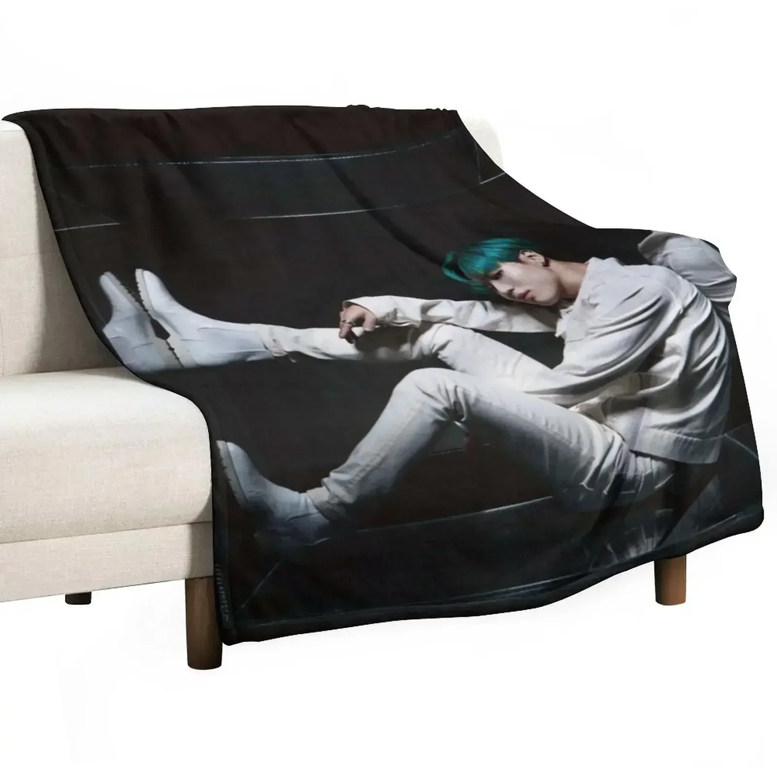 

SHINee TAEMIN FAMOUS Throw Blanket blankets ands Luxury Brand Plush Bed linens Blankets