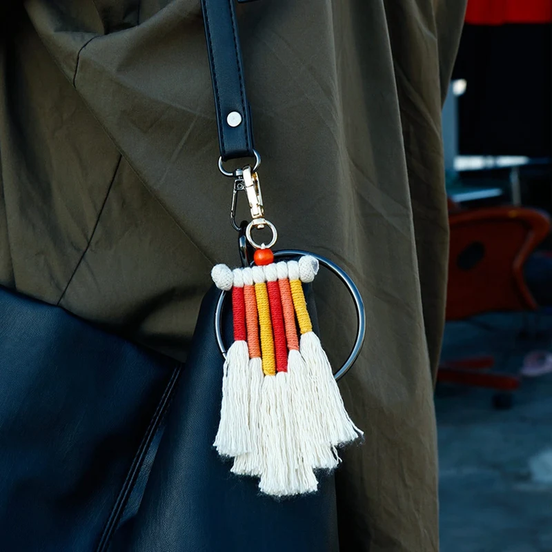 Porte-clés arc-en-ciel Boho avec pompon, porte-clés en macramé, porte-clés arc-en-ciel, breloque pour sac à main, clé de voiture, cadeau unique