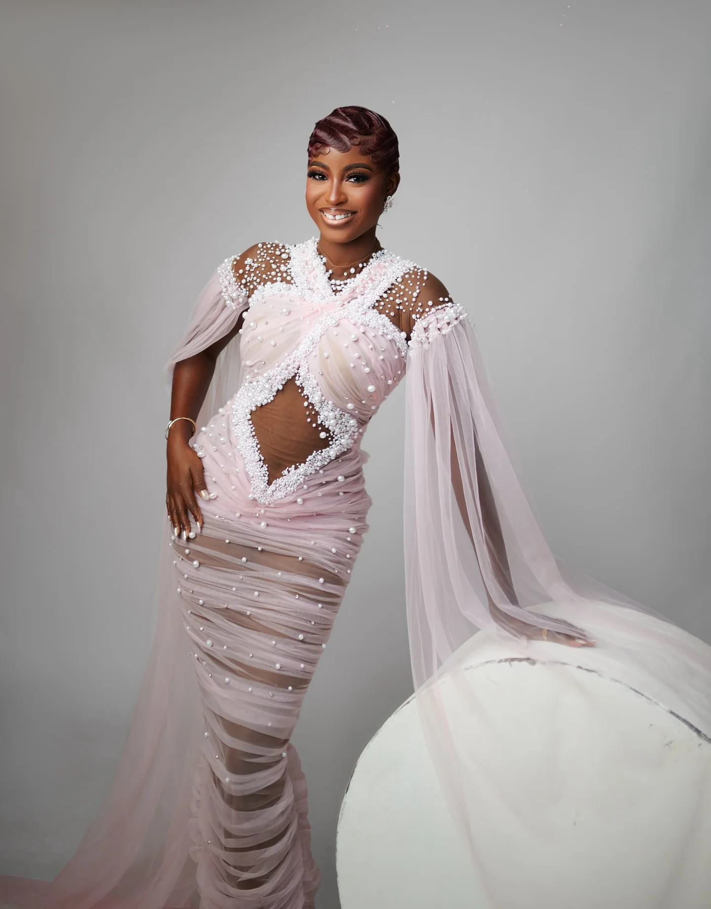 فستان حمل لؤلؤ فاخر لالتقاط الصور ورقبة شفافة وأكمام طويلة فساتين استحمام فريدة من نوعها شيفون مطوي Placzenieе дл