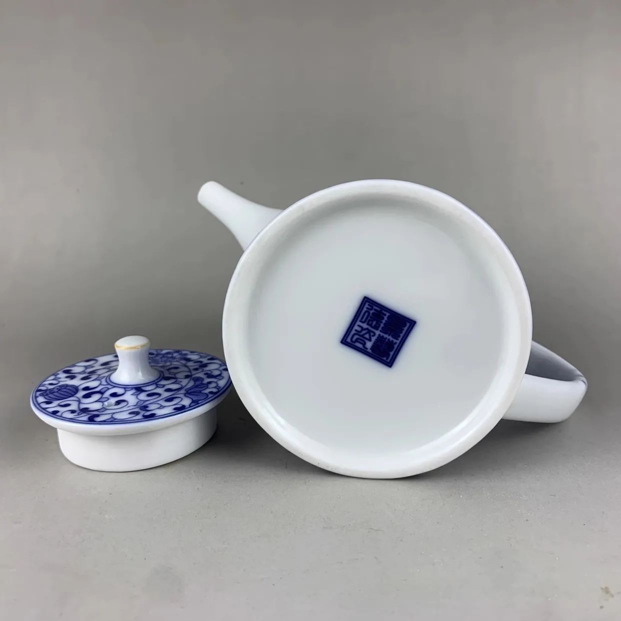 Jingdezhen niebieski i biały splątany lotos mały dzbanek na herbatę Retro ceramiczny ozdoby do dekoracji domowy