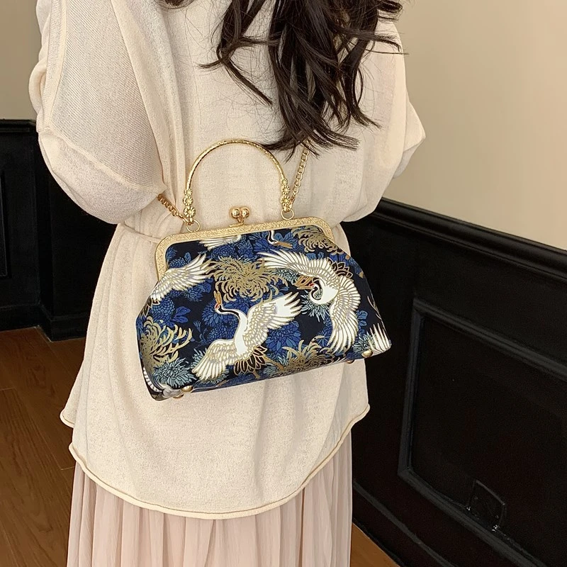 موضة الحرير التطريز المرقعة النمط الوطني حقيبة كروسبودي 2026 رائجة البيع حقائب حلوة للنساء غلق بمشبك حقائب يد نسائية بسيطة #1