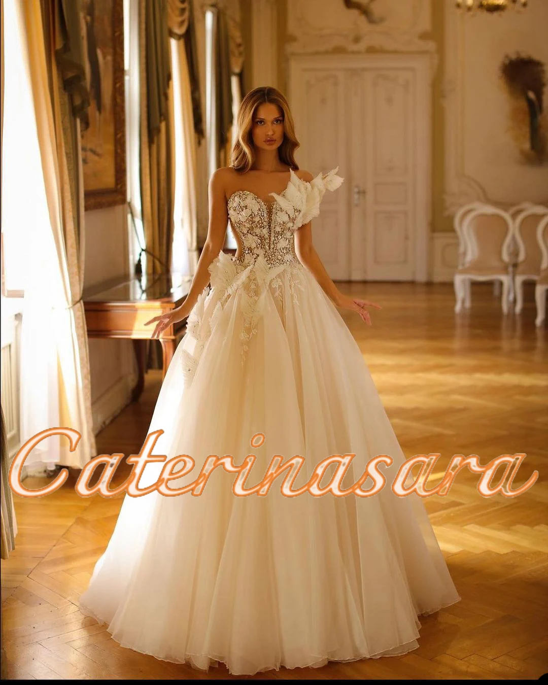 Elegant A Line Wedding Dress Sweetheart Strapless Arabic Puffy Bridal Gowns Floor Length Butterfly Applique Robe De Soirée