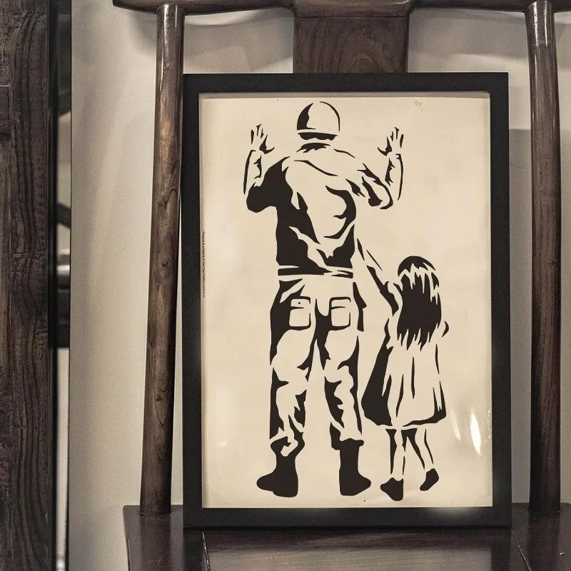 1 szt. Dziewczyna z żołnierzem Banksy wzornik 8.3x11.7 cala wielokrotnego użytku Banksy dziewczyna szablon malarski DIY sztuka Banksy żołnierz wzór