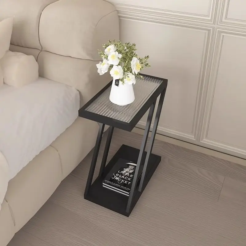 

Чрезвычайно узкая прикроватная тумбочка, современный журнальный столик, простая полка, легкая роскошная прикроватная тумбочка, гостиная, диван