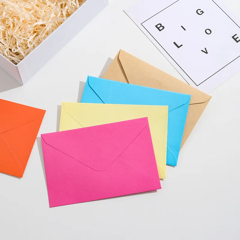 Personalizado. Envelope de cor sólida simples com borda de papel Kraft colorido Envelope de estilo ocidental