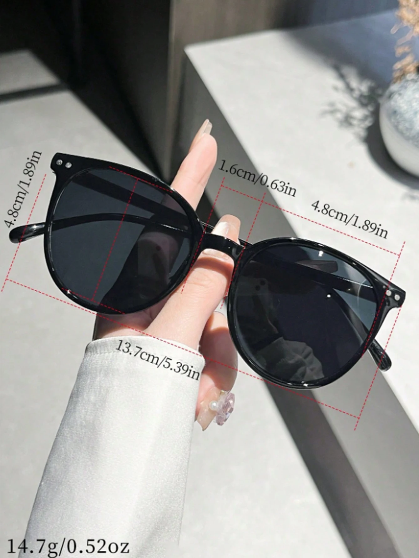 1 Stück modische Sonnenbrille mit rundem Rahmen und Nietenverzierung, geeignet für den täglichen Gebrauch, Straßenfotografie, Strand, Camping – Detail 4