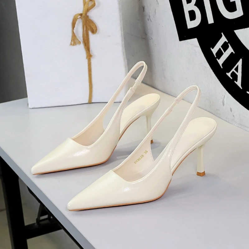 Women Fashion Metal Chain Mules Closed Toe Slide Sandals Soft Breathable Elevated Block Heel Simple Trendy Commute Work Casual