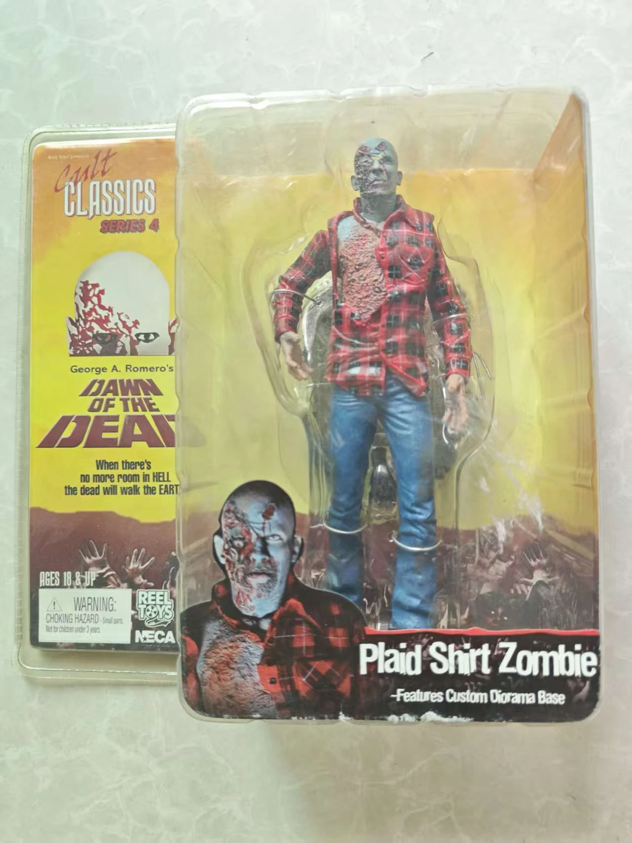 

Dawn of the Dead "Plaid Shirt Zombie" Cult Classics Series 4 NECA Reel Toys 2006 Action figures The box has minor scratches