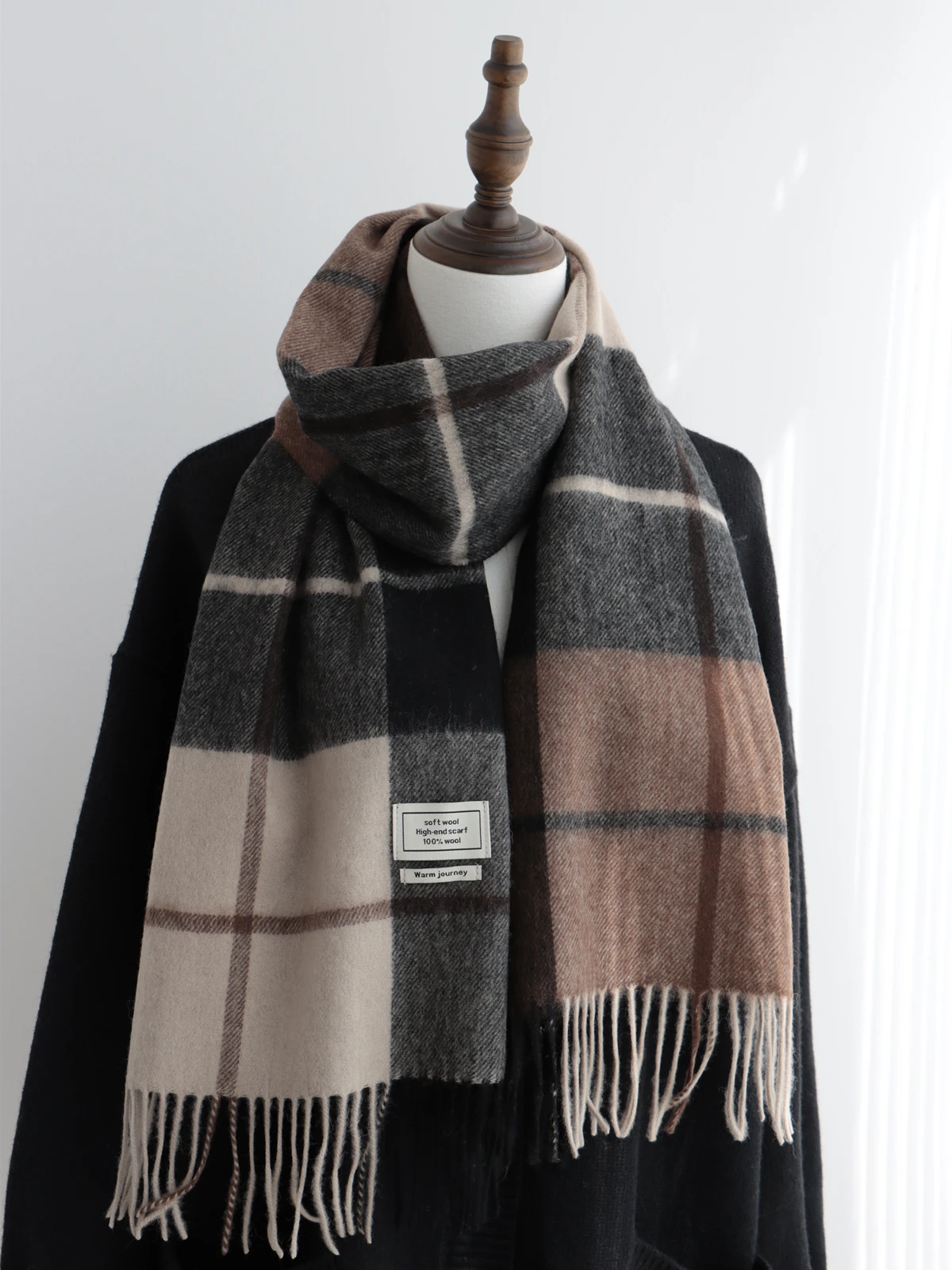 クラシックな格子柄タッセルスカーフ、純毛素材、韓国風、男女兼用、暖かくスタイリッシュな冬用アクセサリー、コーヒー色の配色