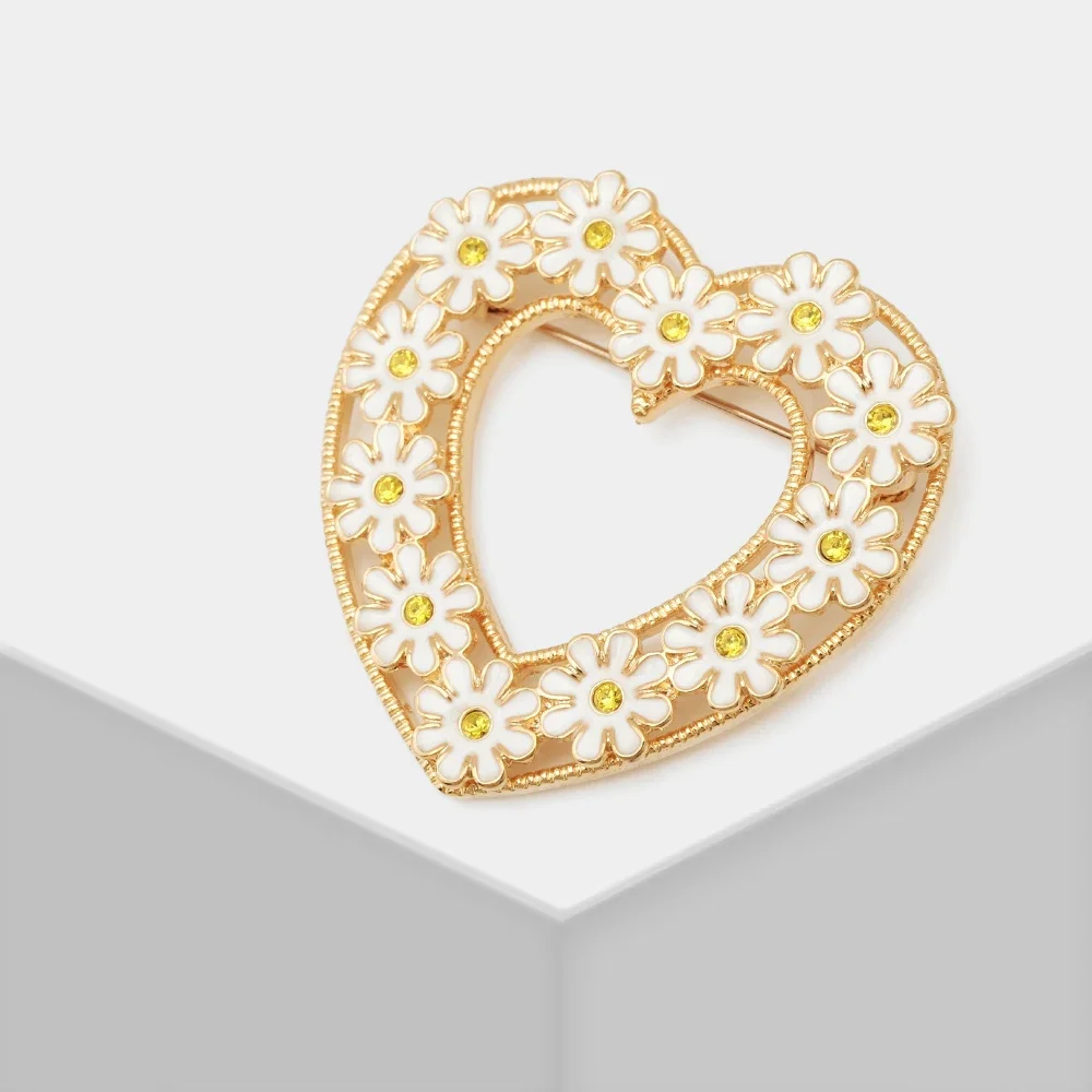 

Design heart-shaped Daisy Brooches