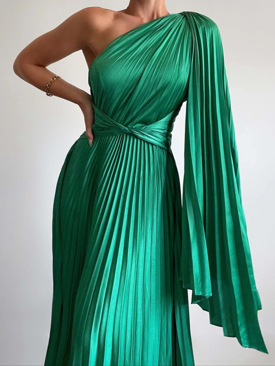 カジュアルな斜め肩ノースリーブワンピース 東南アジア風 無地 ミディ丈スカート Aラインシルエット 春夏秋冬