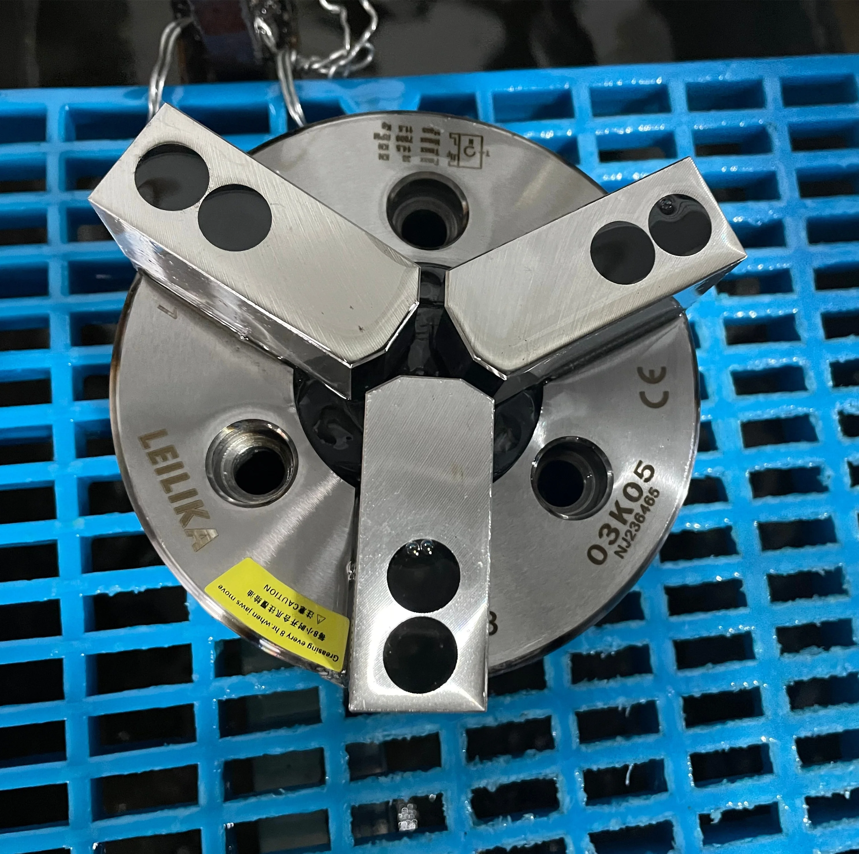 3 jaw high speed hollow power chuck numerical control machine tool chuck mass 5 inches