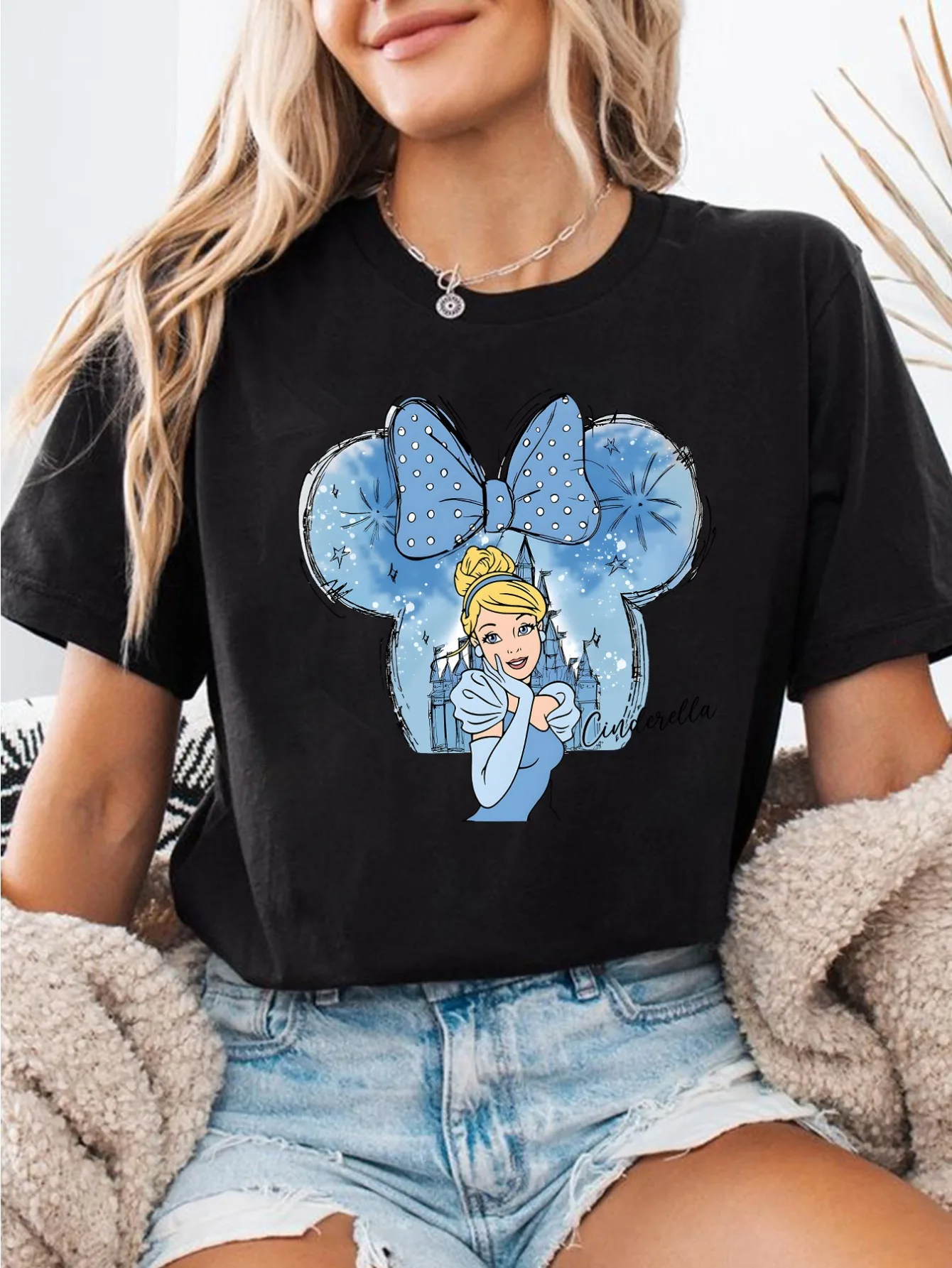 

Disney Princess Cinderella Printed T-shirt Minnie Mouse Ears and Castle Design Women's Summer Casual Short Sleeved T-shirt