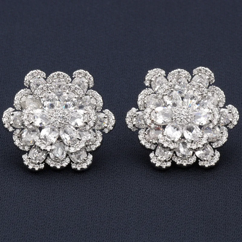 

New European and American fashion temperament heavy industry earrings atmospheric palace retro zircon three-dimensional flower e