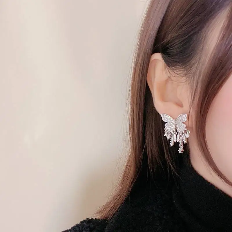 Fashionable 925 silver needle-shaped stud earrings without ear holes, with trendy butterfly fringes and suitable for women
