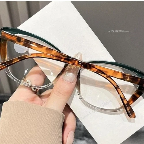 Imagen 2 del producto Gafas de lectura tipo ojo de gato a la moda para mujer, gafas Vintage con bloqueo de luz azul, gafas Retro ultraligeras para presbicia de visión de lejos 0 + 1,0 + 4,0