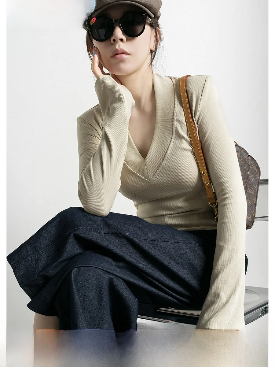 

Модный женский топ с цветочным узором, V-образным вырезом, облегающий, с подплечниками, рукавами-колокол, осенне-весенний, в уличном стиле