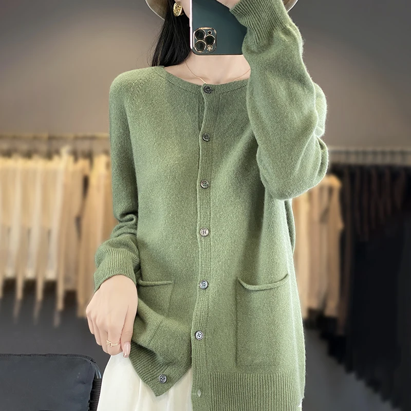 

100% pure wool 2024 new model.. Women's knitted wool sweater with loose round neck pocket