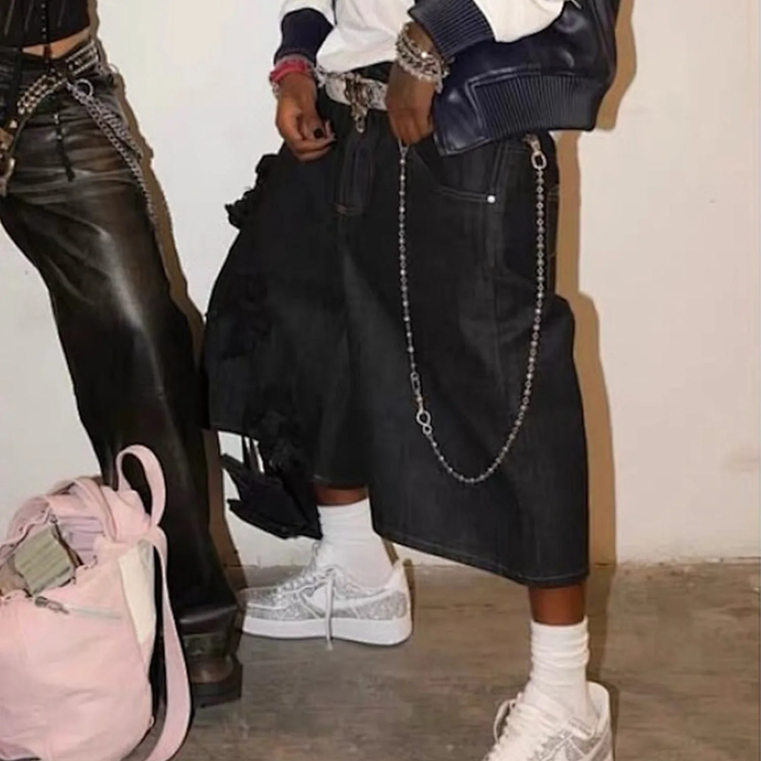 Vintage Men's Black Denim Cargo Shorts Side Strap Buckle Pockets Pleated Wide Leg Streetwear Knee-Length Casual Jeans Short