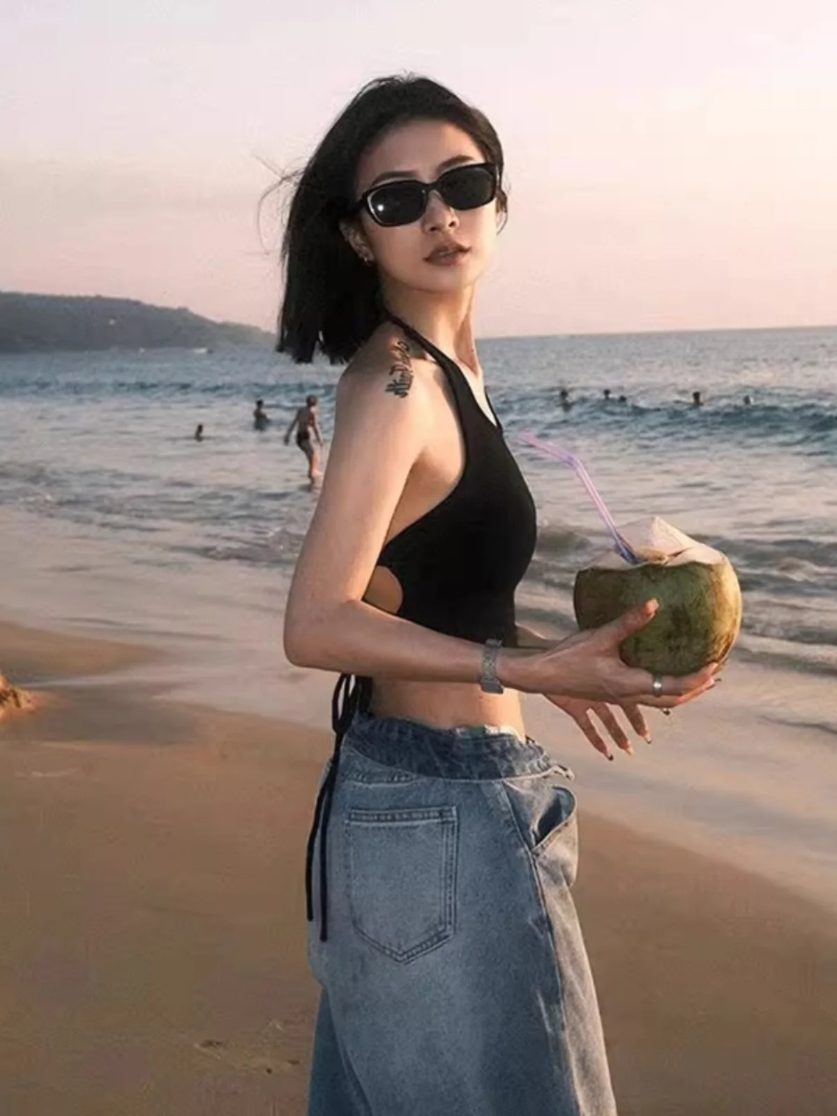 Backless  Strap Vest Women's Summer Outerwear with Chest Pad Beautiful Back Bra Integrated Base Beach Hanging Neck Top