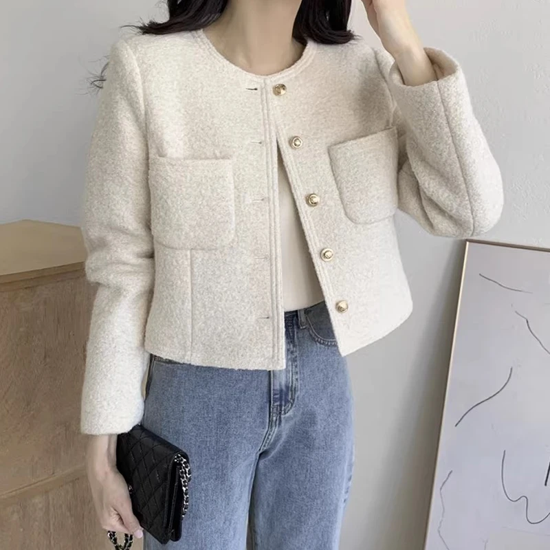 

Ретро темпераментные металлические куртки 2025 года, однобортное свободное универсальное пальто с двойным карманом и длинными рукавами, маленькое ароматное пальто для женщин