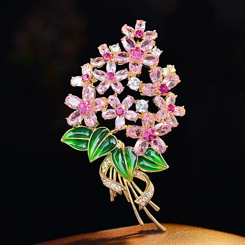 新しい中国風エナメルとジルコンのピンクとブルーの花束ブローチ、軽やかな高級ファッションデザインのコサージュピン、衣料品アクセサリー