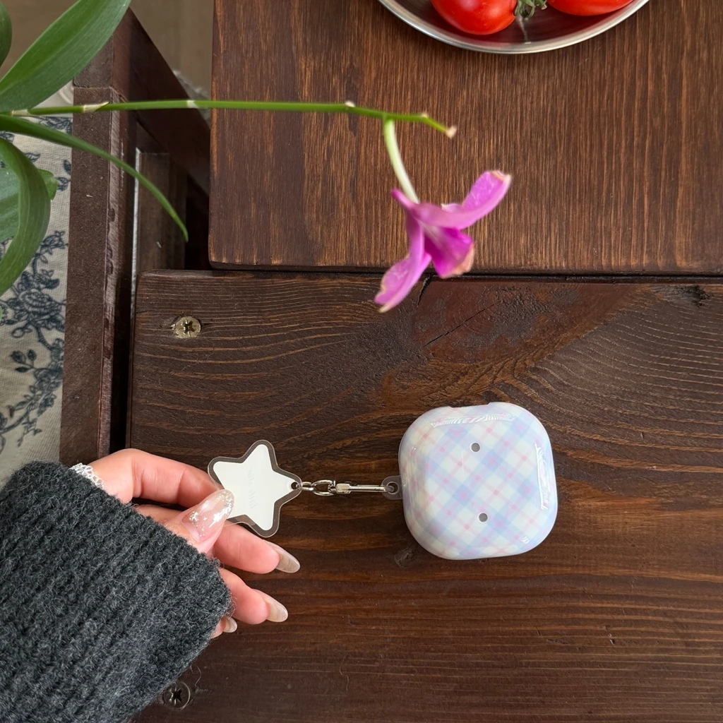 Retro Klassische Blaue Karierte Schutzhülle mit Sternanhänger für Samsung Galaxy Buds4 Pro 3 Pro 2 Pro FE Live