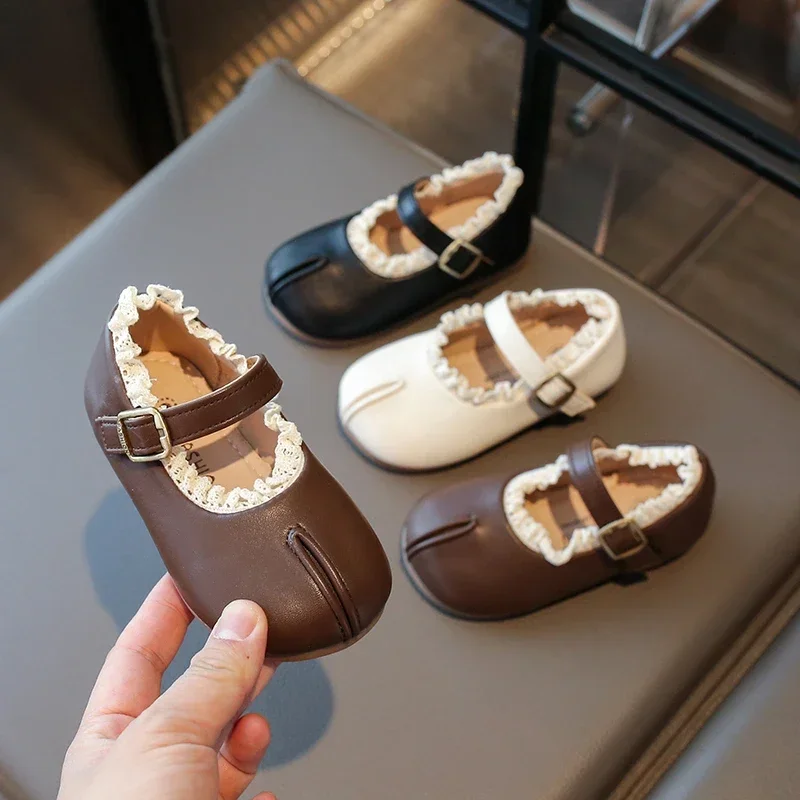 

2025 New Children's Flats Simple Lolita Girls Princess Leather Shoes Walking Versatile Sweet Pleated Kids Causal Fashion Shoes