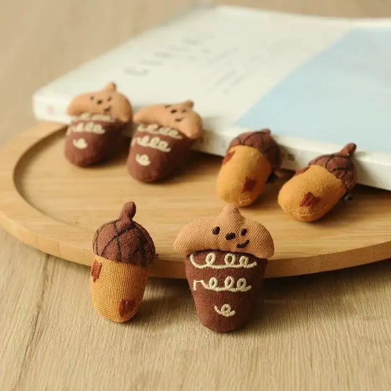 Handmade Stuffed Pine Cone Brooch Cartoon Cute Embroidery Fabric Versatile Pin for Bag and Clothes Women Forest Style