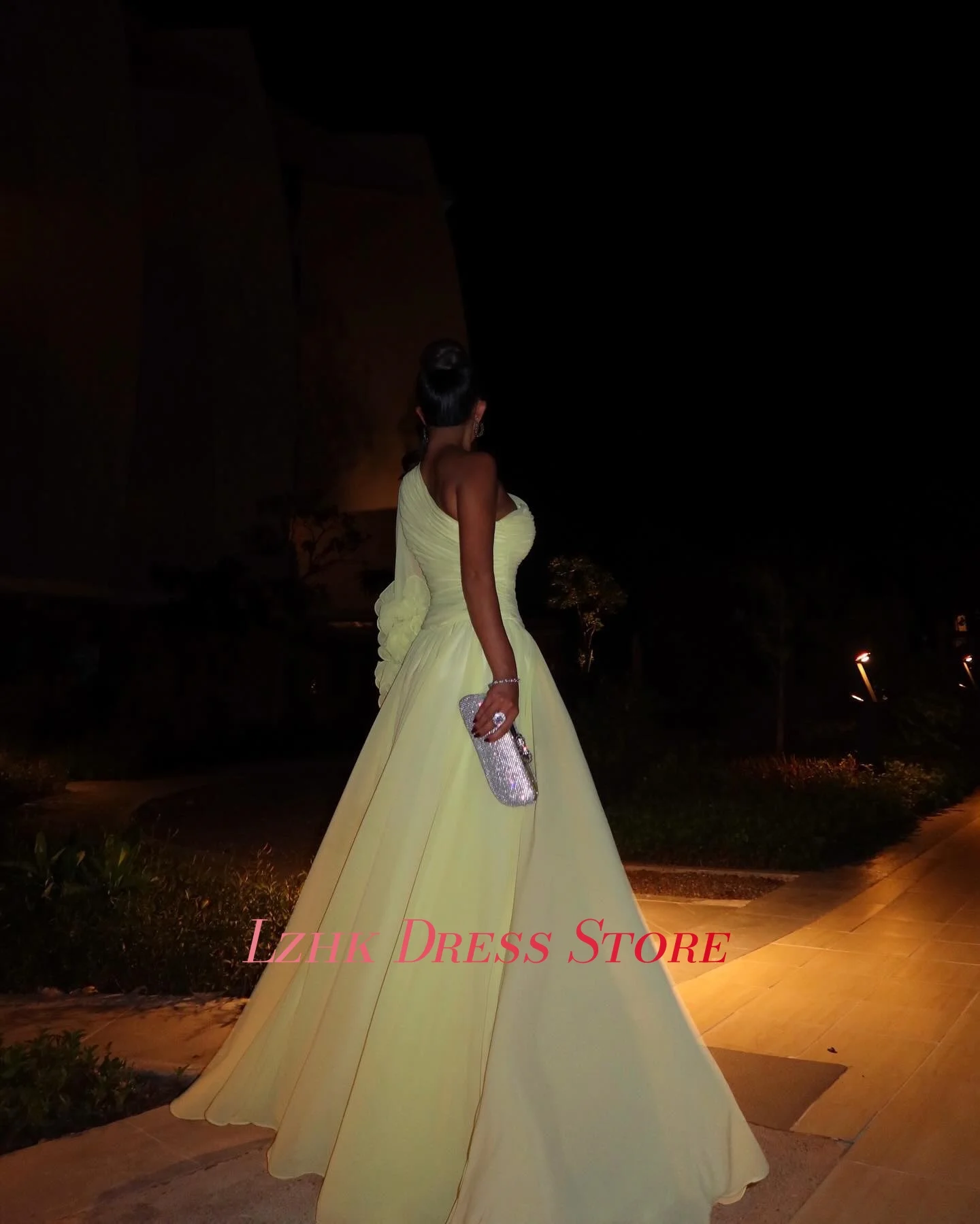 Aangepaste sexy organza a-lijn één schouder 3D bloemen avondjurk hoge kwaliteit lange mouwen vloerlengte beroemdheidsjurken