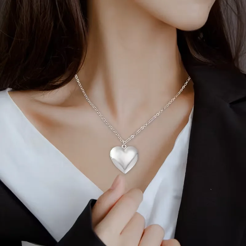 Customized Personalized Heart-shaped Pattern Lock Necklace, Women's Customized Commemorative Jewelry (Silvery)