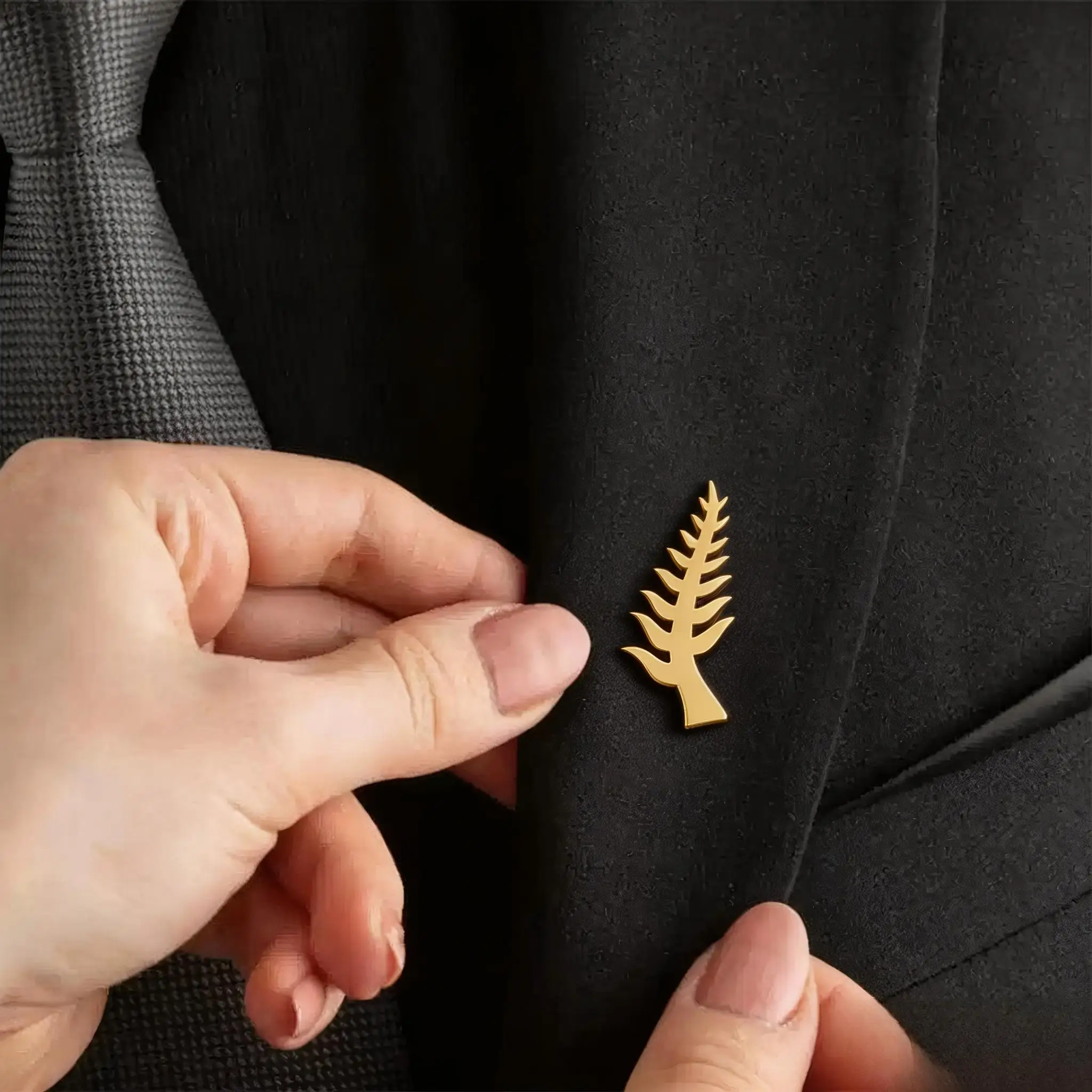 Olive Branch Lapel Pin 18K Gold Plated 316L Stainless Steel Suit Backpack Decor Brooch Jewelry Gift for Men Women