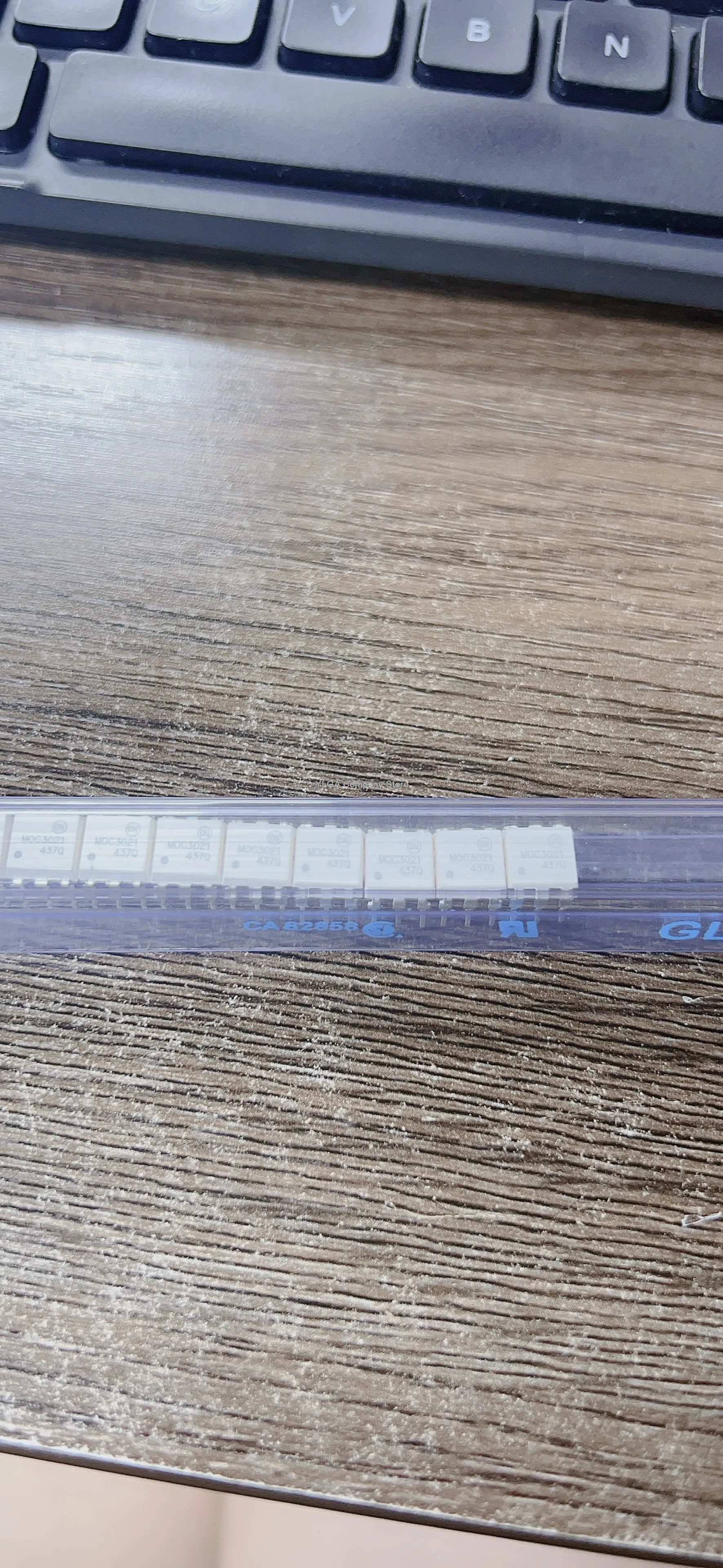New original MOC3021 DIP6 direct insertion MOC3021M MOC3012 three-terminal bidirectional controllable         50PCS -1lot