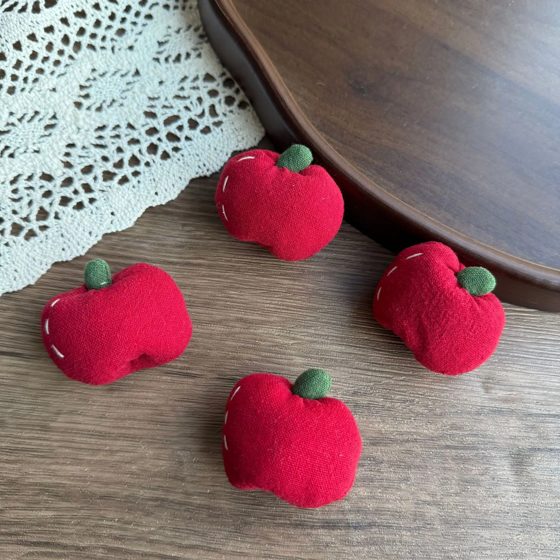 

Vintage Japanese Fresh Red Apple Brooch Pin Handmade Fabric Cute Cartoon for Bag Hat Scarf Forest Girl Accessory
