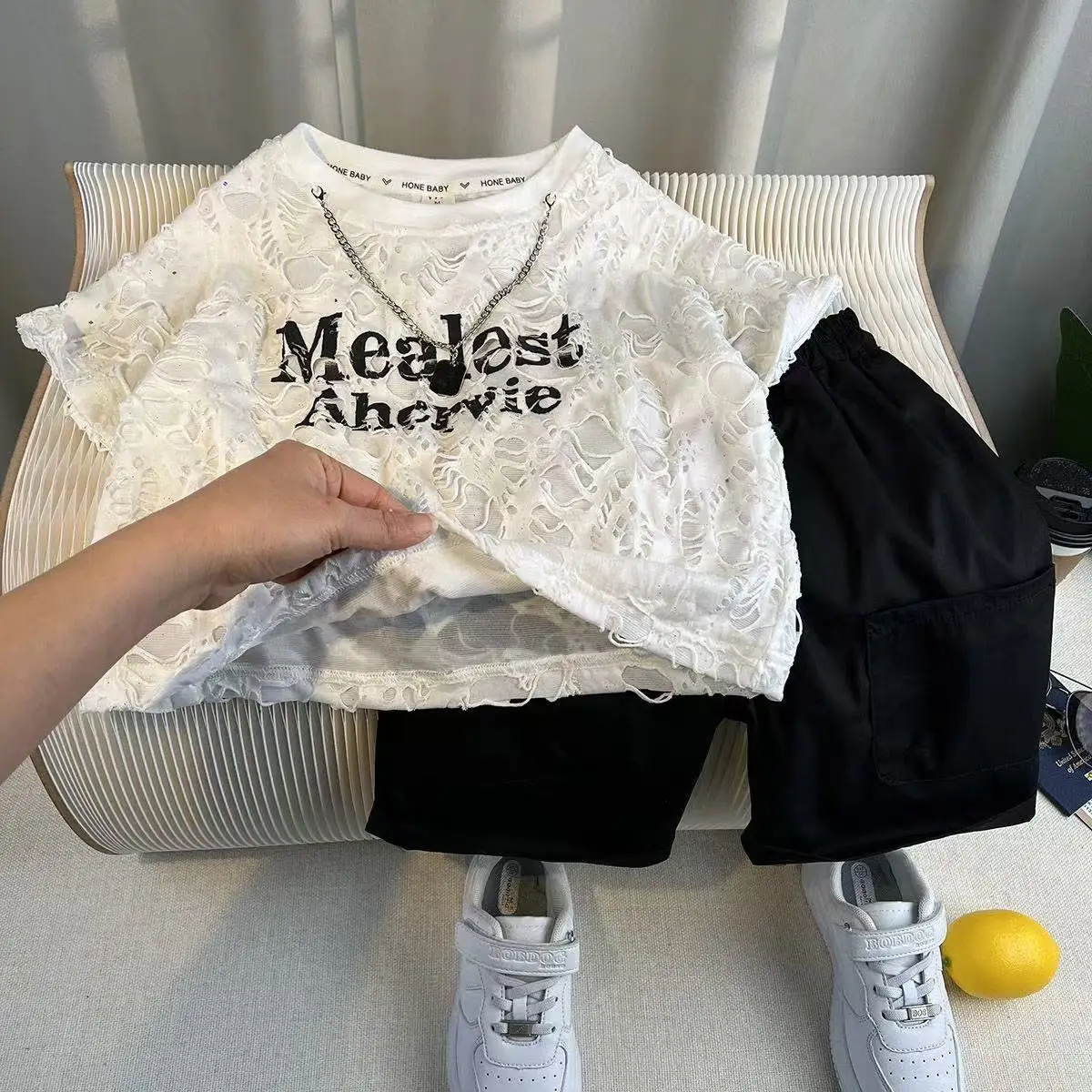 

Boys' Summer Set Children's New Fashionable Letter Short sleeved T-shirt Shorts Two-piece Set