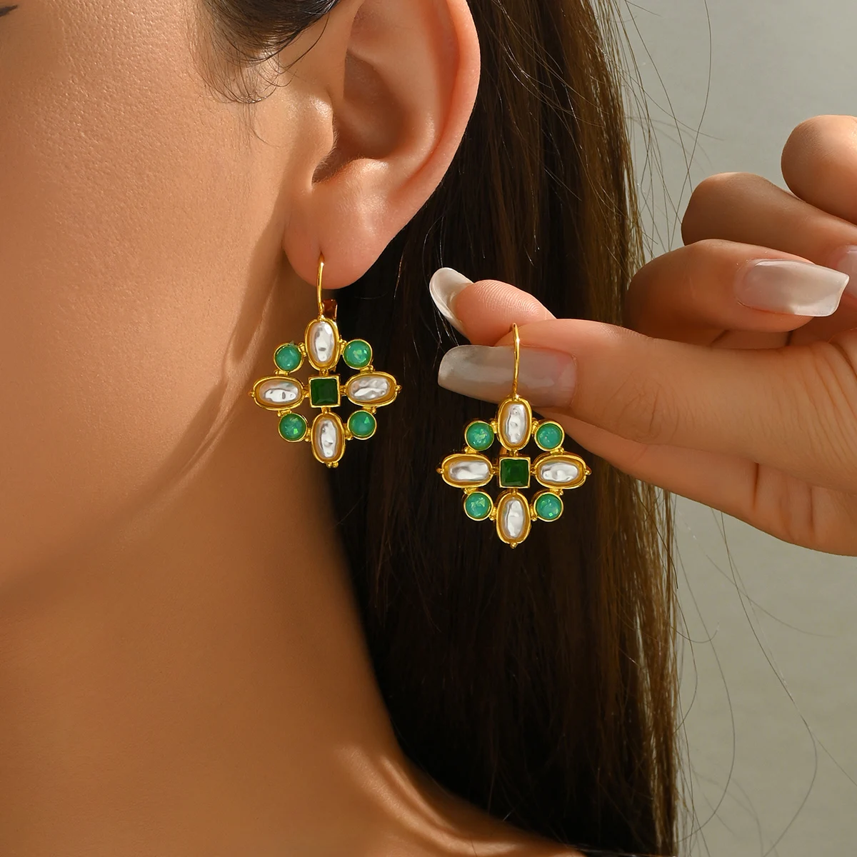 Creative Ethnic Style Imitation Turquoise Earring Party Handmade Jewelry Gift Vintage Court Gold Color Ornate Earrings for Women