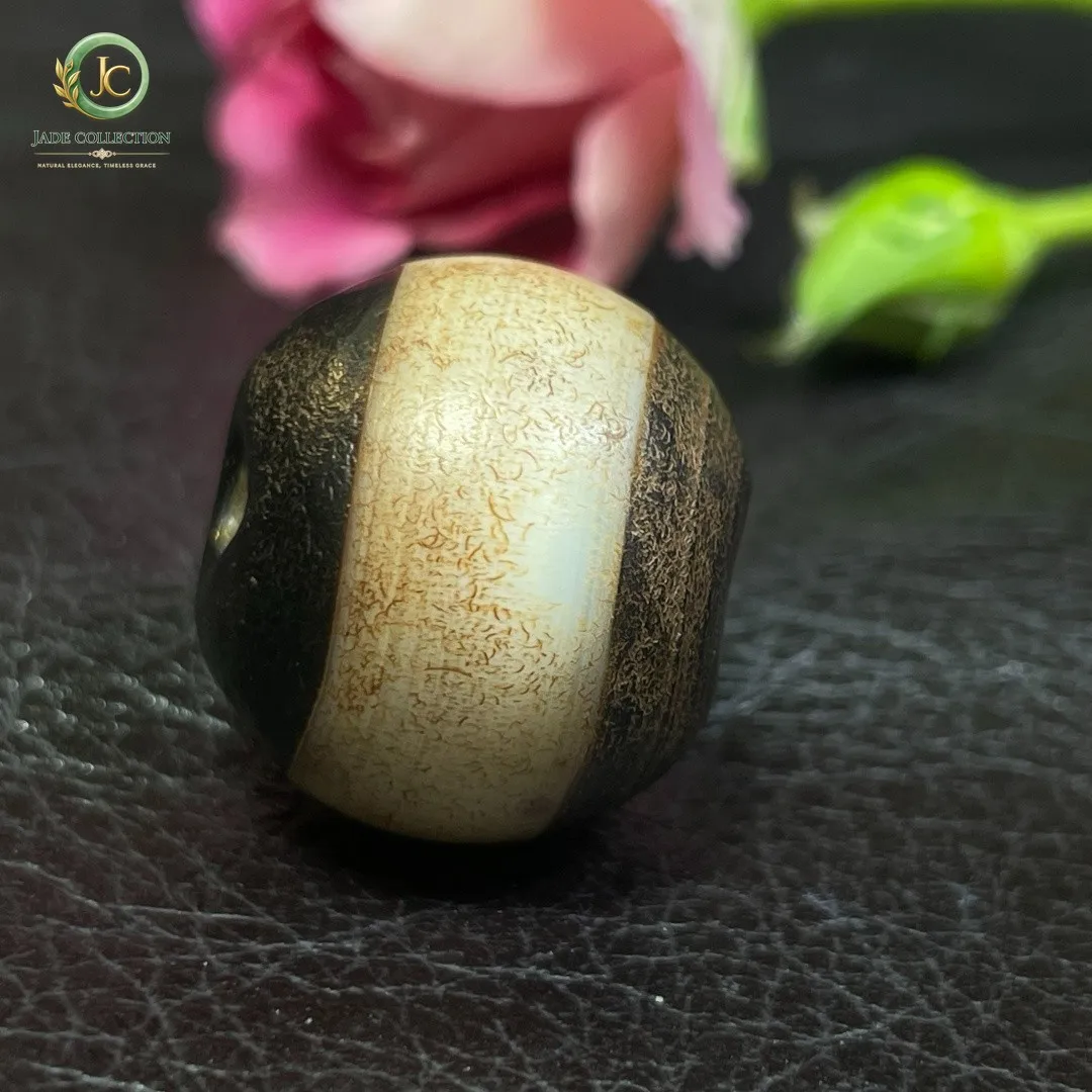 Tibetan Nepalese Himalayan Bead Ancient agate Old Dzi Talisman eye Bead Amulet
