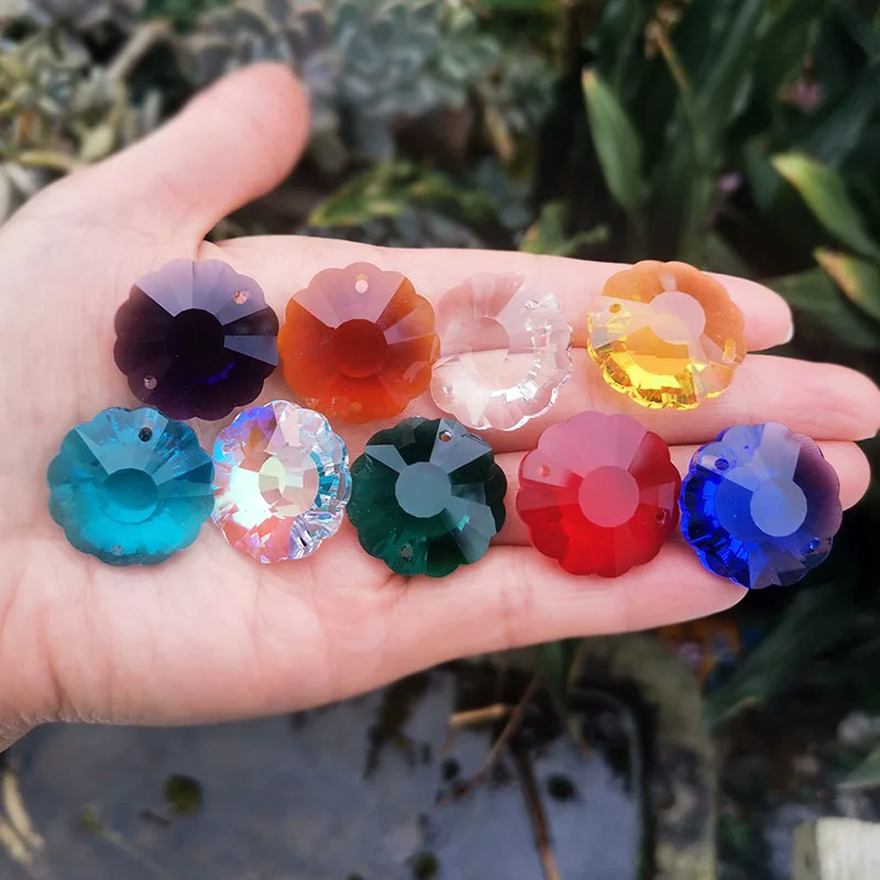 

25mm Crystal Plum Blossom Beads 9Colors Chandelier Prisms Crystals Suncatcher Rainbow Maker Glass Prism Home Decor Ornaments