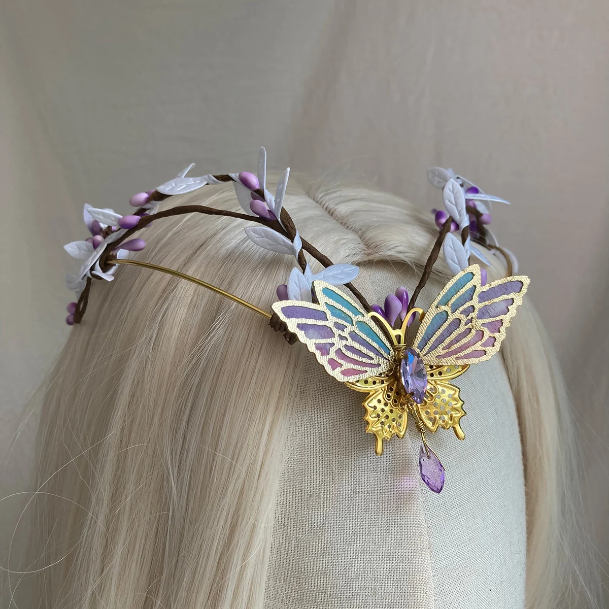 Woodland Tiara czarownica korona motyl Elf czoło Fairycore biżuteria do włosów fioletowa wróżka skrzydło kryształowa Tiara z wirującymi jagodami