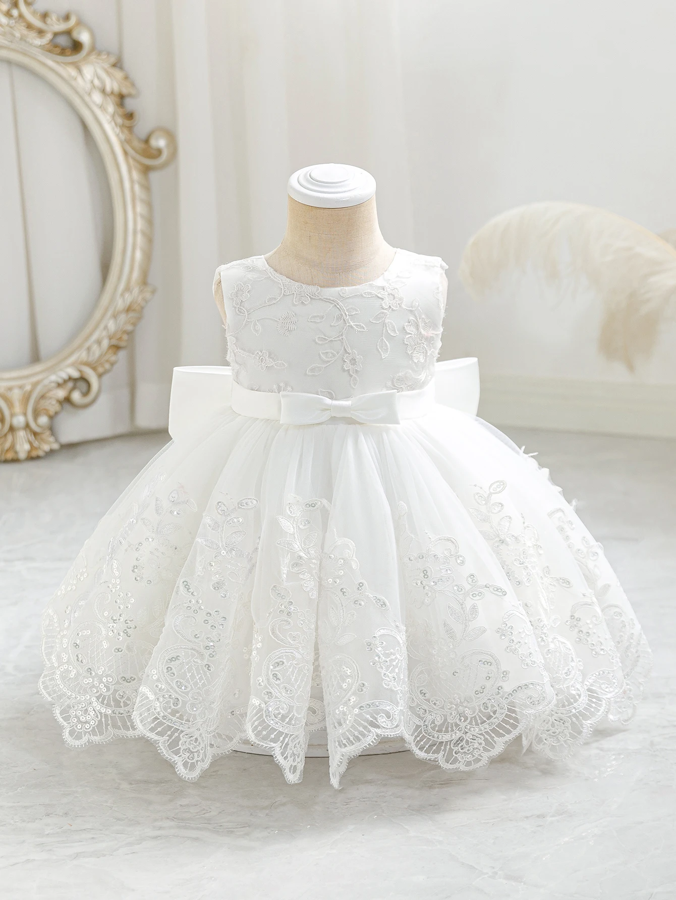 Baby Girl's Embroidered Sequin Net-silk White Dress with Sleeveless Detachable Large Bow, Princess Dress, Formal Event, Baptism
