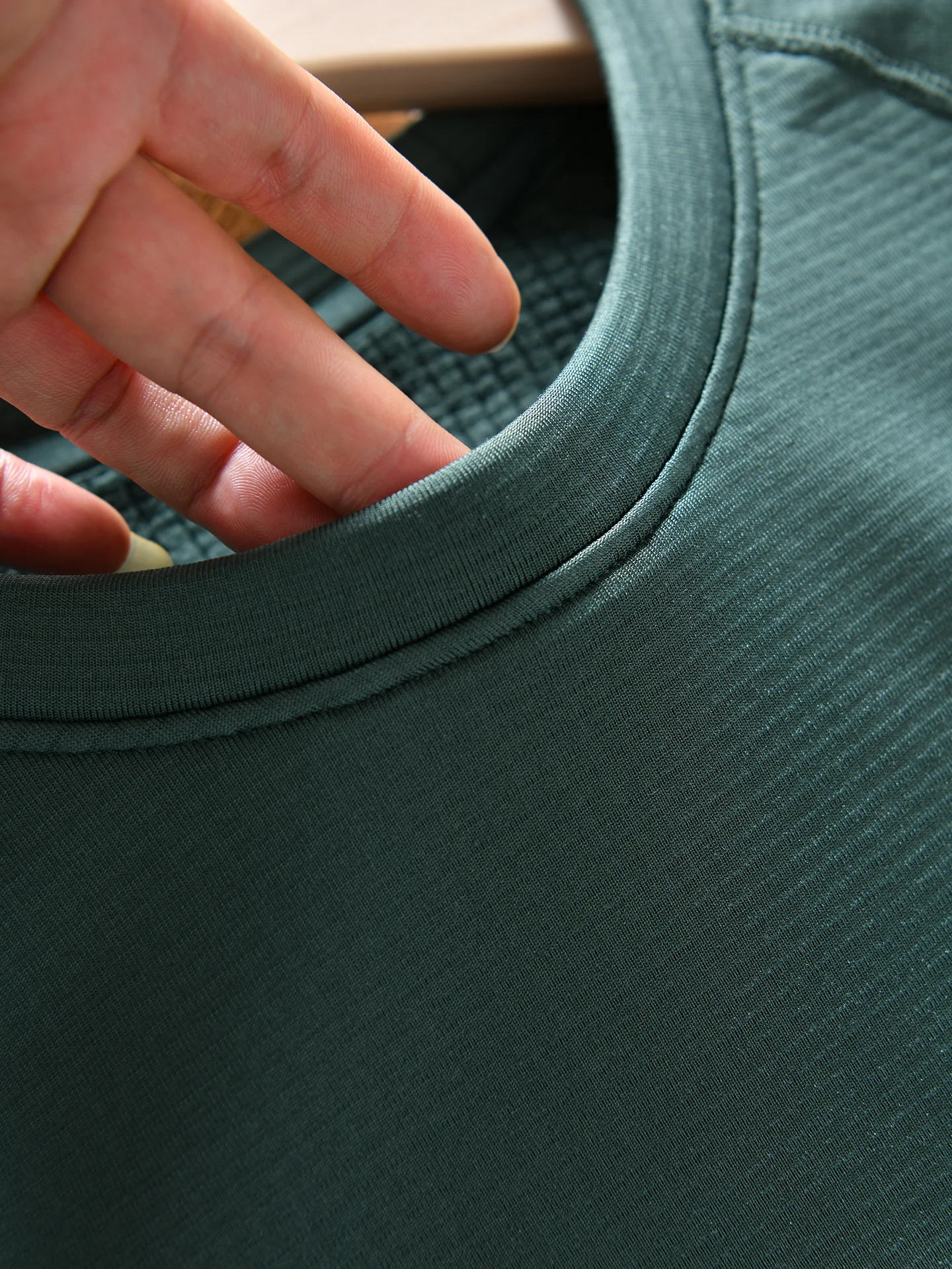 Men's Outdoor Sports Base Shirt round Neck Grid Velvet Moisture Wicking Warmth Set Long Sleeve Thickened Polyester Fiber