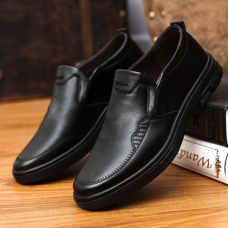 Zapatos informales de cuero para hombre, mocasines planos transpirables, calzado antideslizante para trabajo, oficina, conducción, zapatillas cómodas, zapatos sociales masculinos