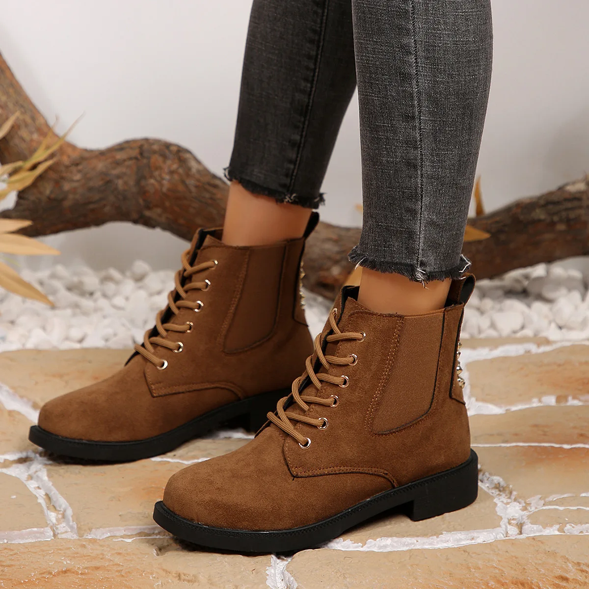 Large-sized foreign trade ankle boots for women, British-style suede round toe, 2025 winter new lace-up slim boots