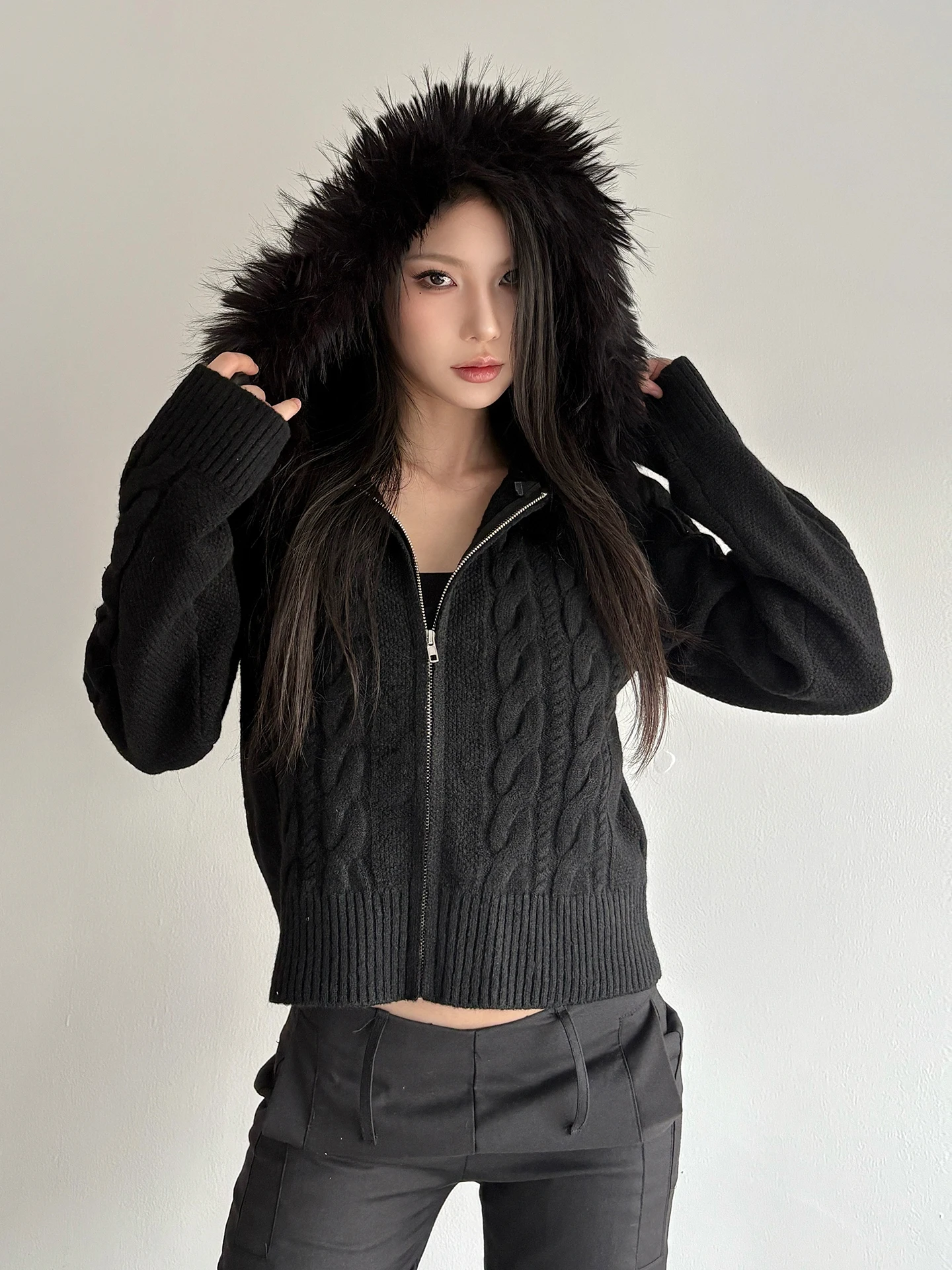 

WEEKEEP Black Versatile Knitted Jacket Women's Slim Fit Waist Cinched Sleeve Long Street Style Coat with Fur Collar Splice