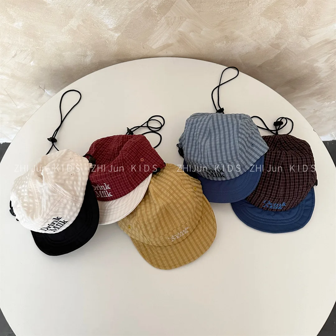 

Летние детские кепки 2026: Новая быстросохнущая бейсболка для мальчиков и девочек с плоским козырьком, ветрозащитная, с ремешком, в стиле «утиный клюв»