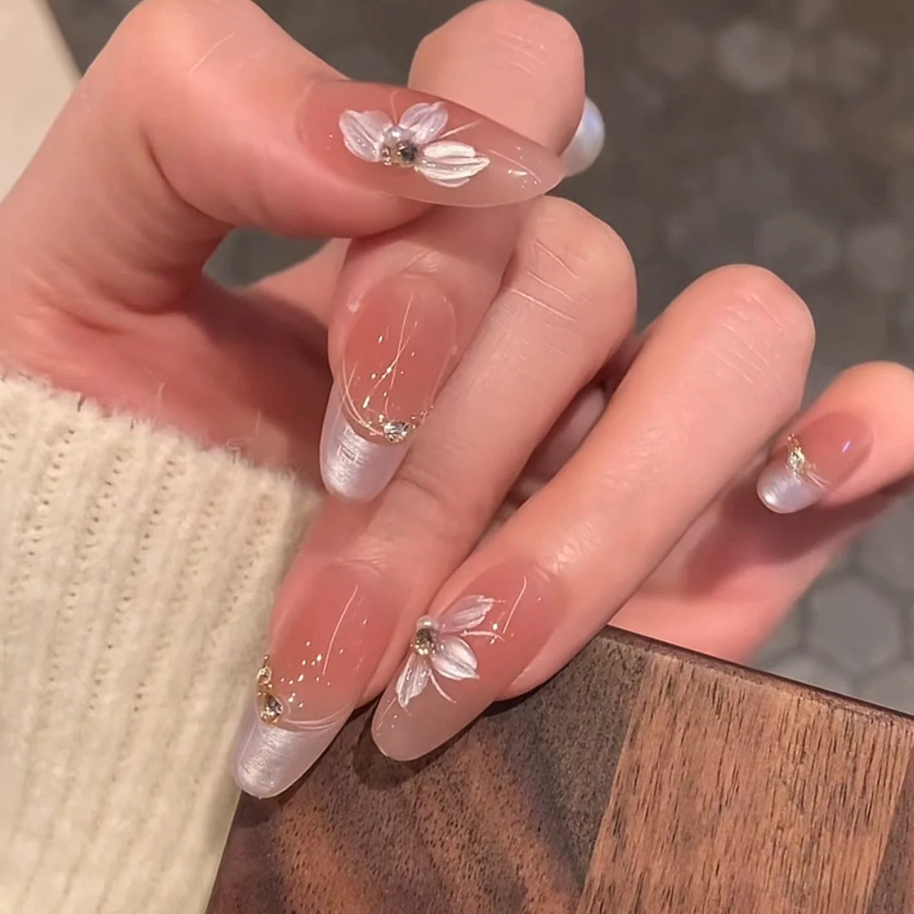 10pcs Handmade Press On Nails Nude Pink Gradient With 3D Flower & Rhinestones False Nails Reusable Glossy Fake Nails For Women